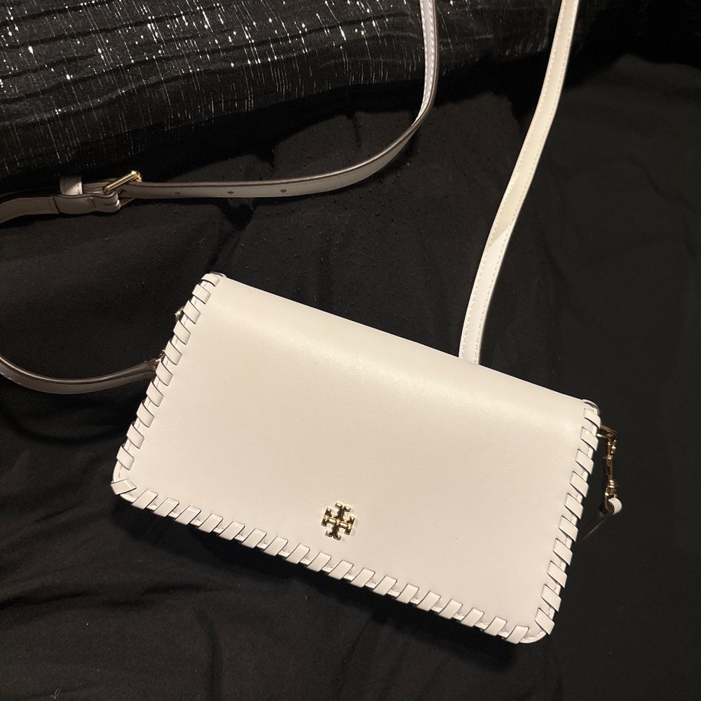 Tory Burch Whipstitch Crossbody Bag – White & Gold Hardware
